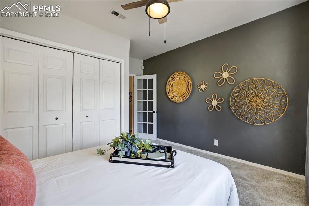 Image 18 of 36: Bedroom