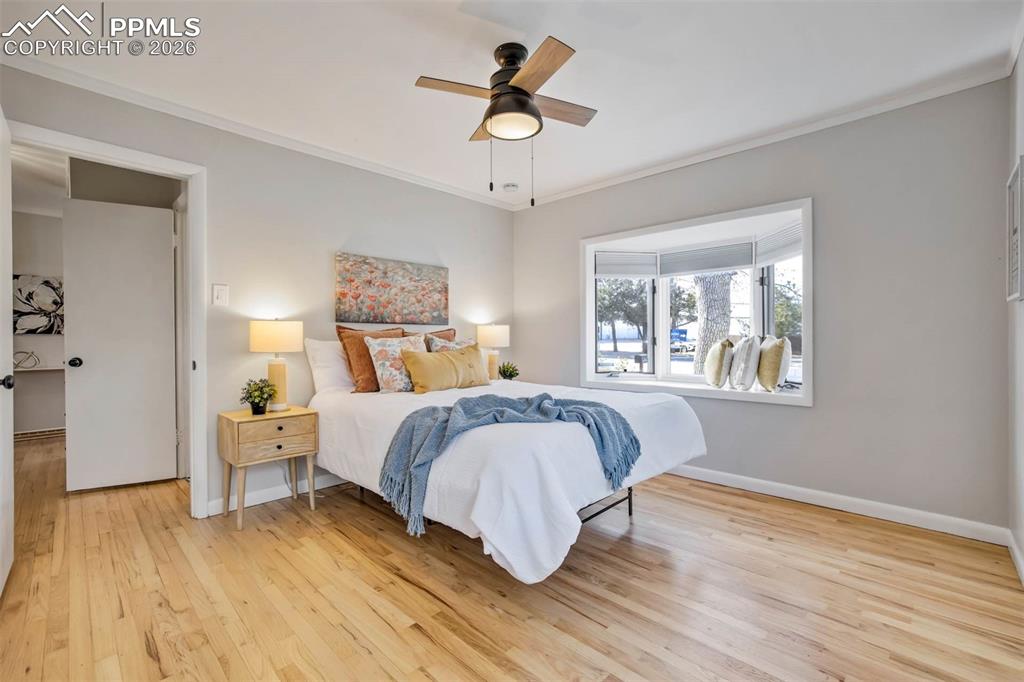 Image 25 of 36: Bedroom