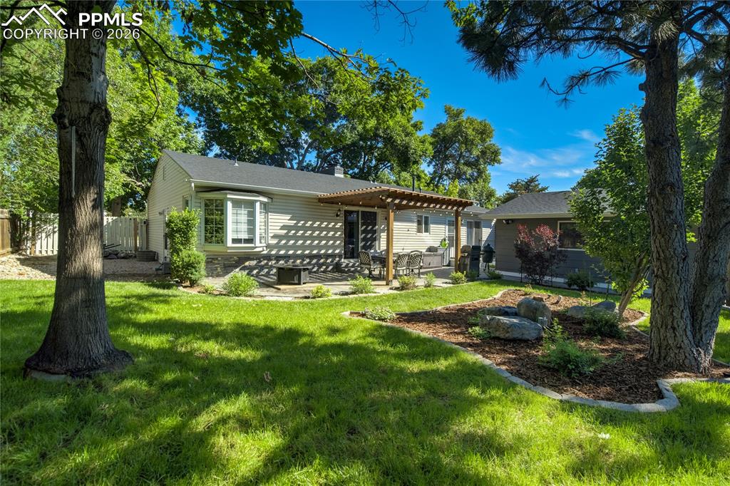 Image 28 of 36: Back of Structure