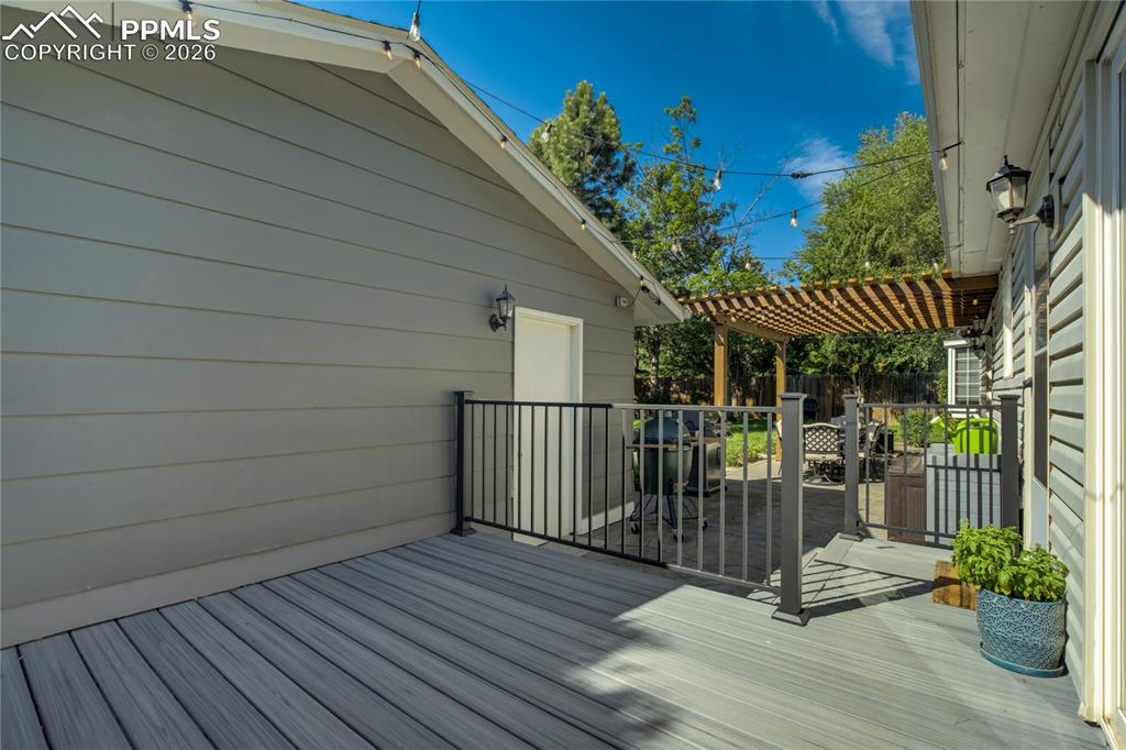 Image 30 of 36: Deck