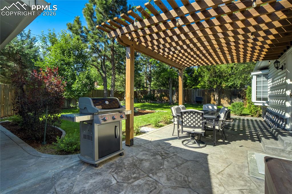 Image 32 of 36: Patio