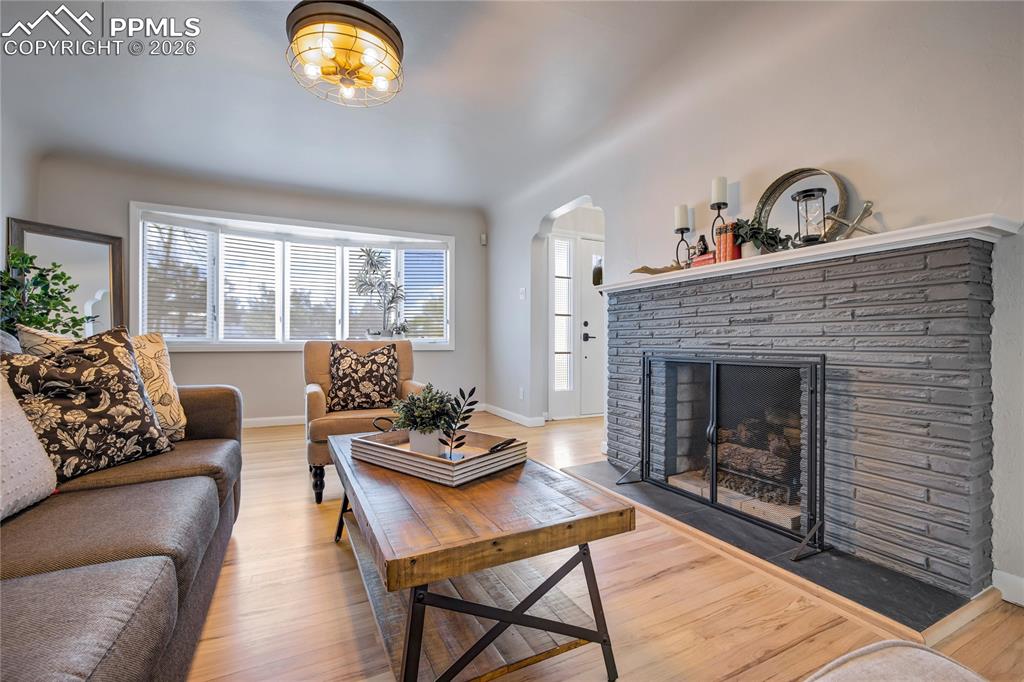 Image 5 of 36: Living Room