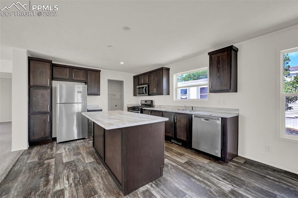 Listing 6080251, Image 7 of 31