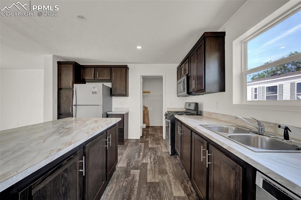 Listing 6080251, Image 8 of 31