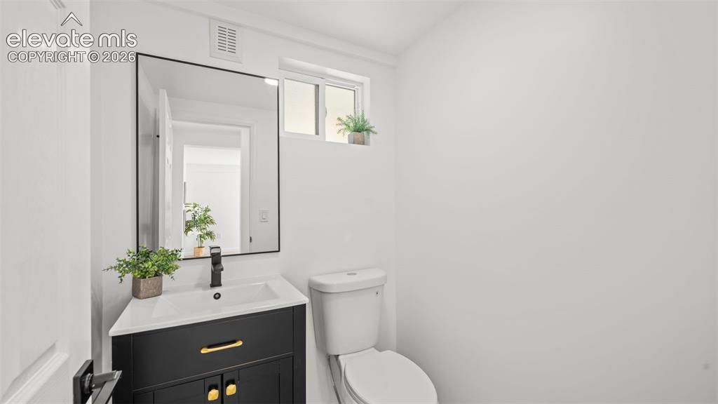 Image 17 of 38: Bathroom