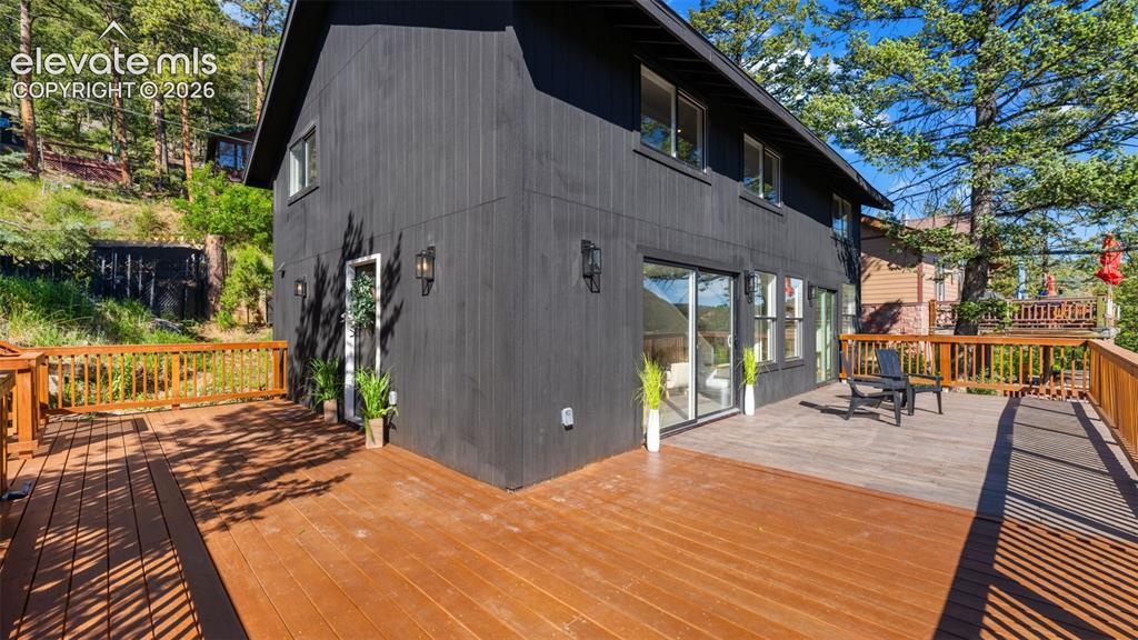 Image 6 of 38: Deck