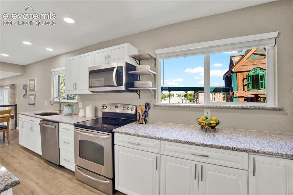 Image 11 of 45: Kitchen