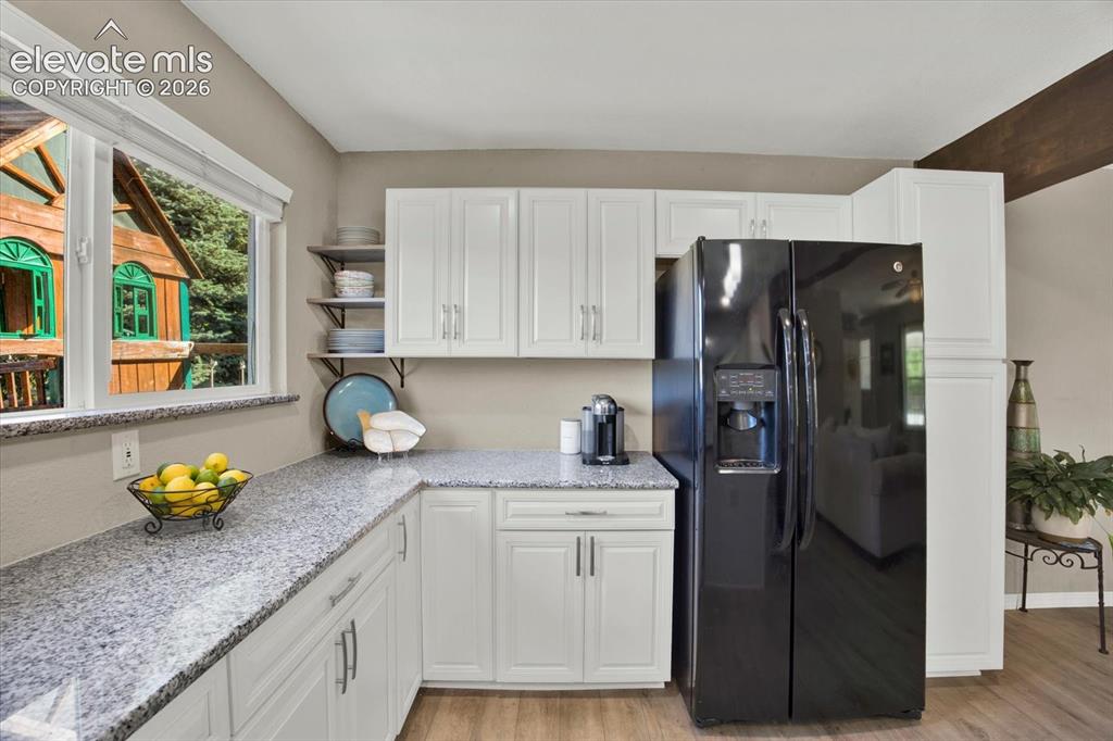 Image 12 of 45: Kitchen