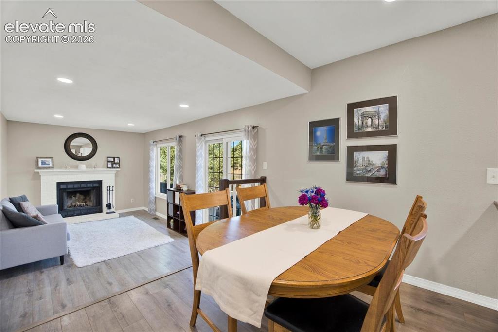 Image 16 of 45: Dining Area