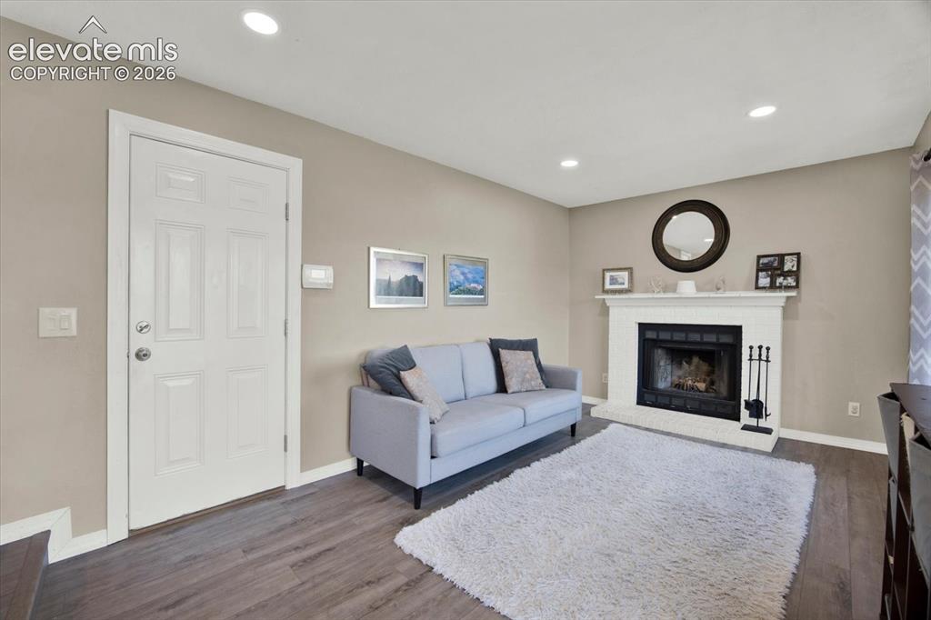 Image 18 of 45: Living Room