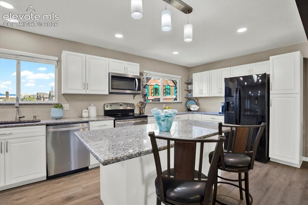 Image 7 of 45: Kitchen