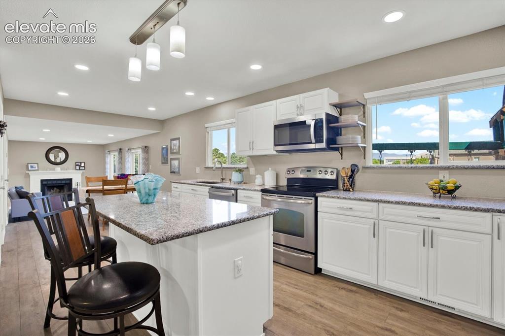 Image 9 of 45: Kitchen