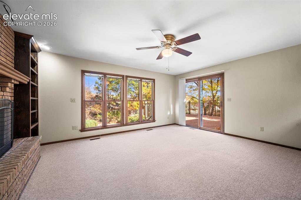 Image 17 of 47: Dining Room