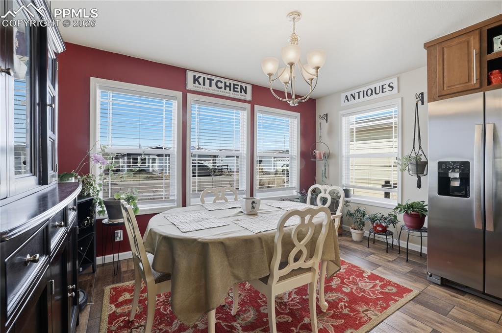 Image 13 of 49: Dining Area