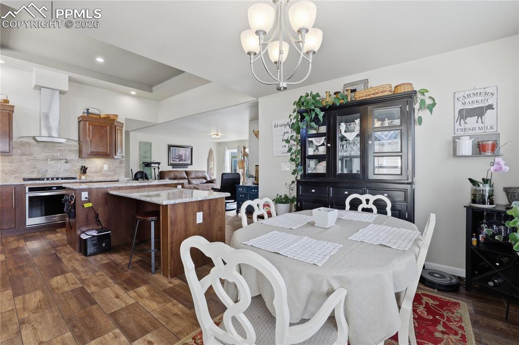 Image 14 of 49: Dining Area