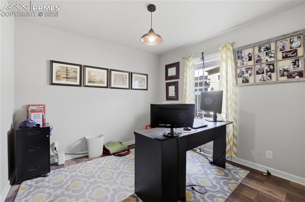 Image 18 of 49: Office