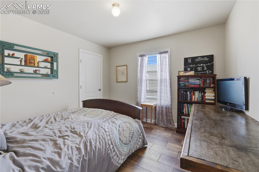 Image 22 of 49: Bedroom