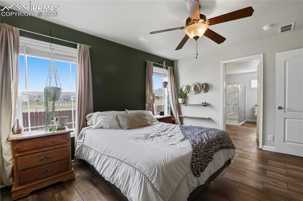 Image 24 of 49: Bedroom