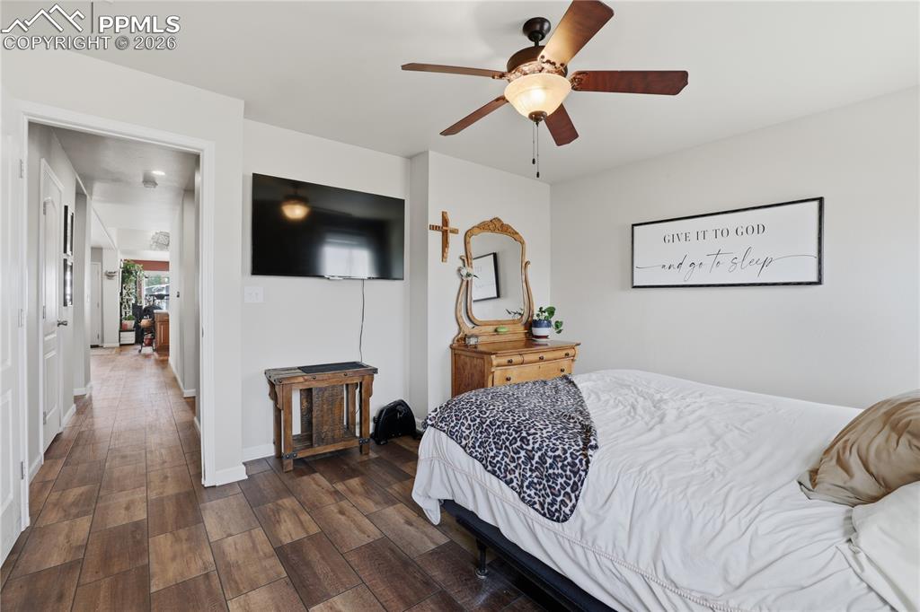 Image 26 of 49: Bedroom