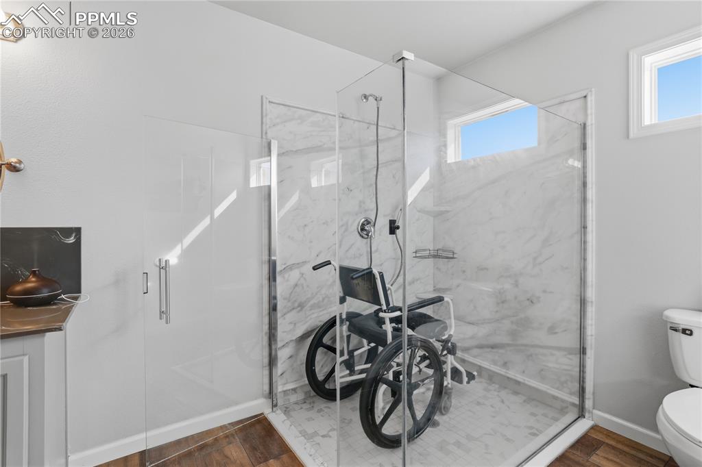 Image 31 of 49: Bathroom