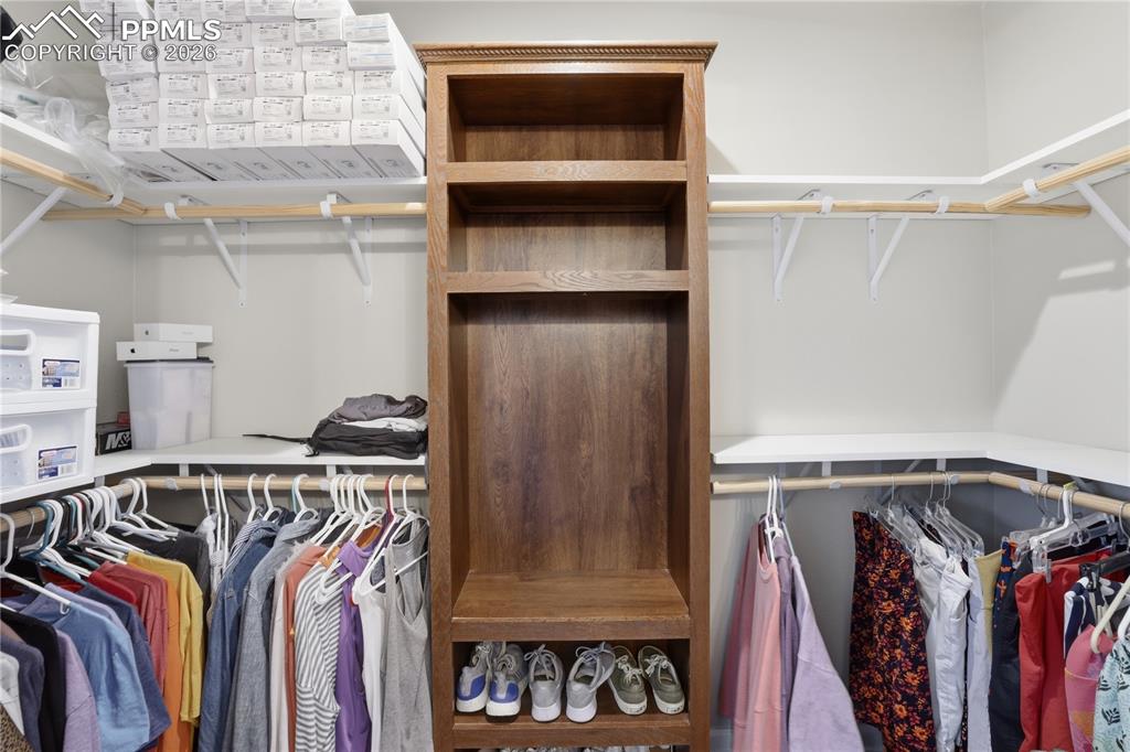 Image 32 of 49: Closet