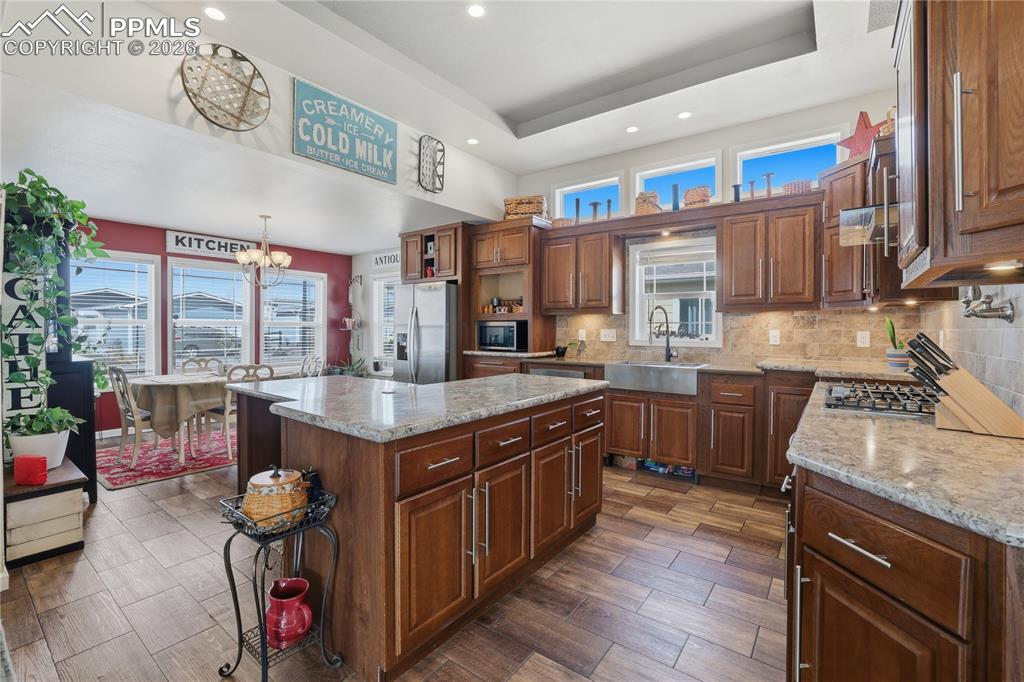 Image 4 of 49: Kitchen