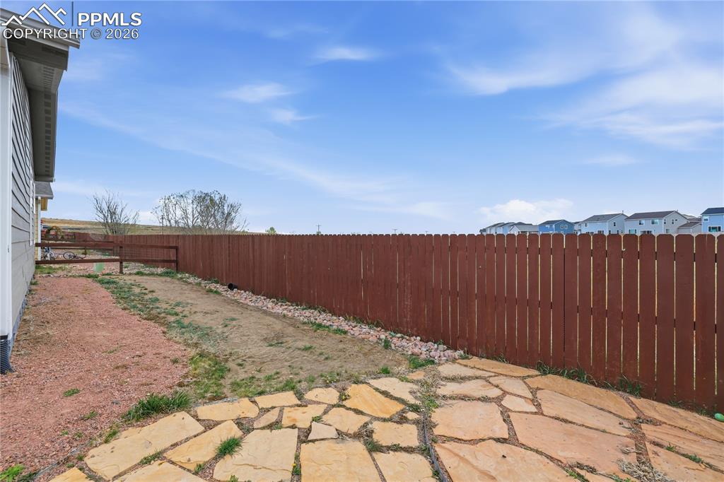 Image 47 of 49: Yard