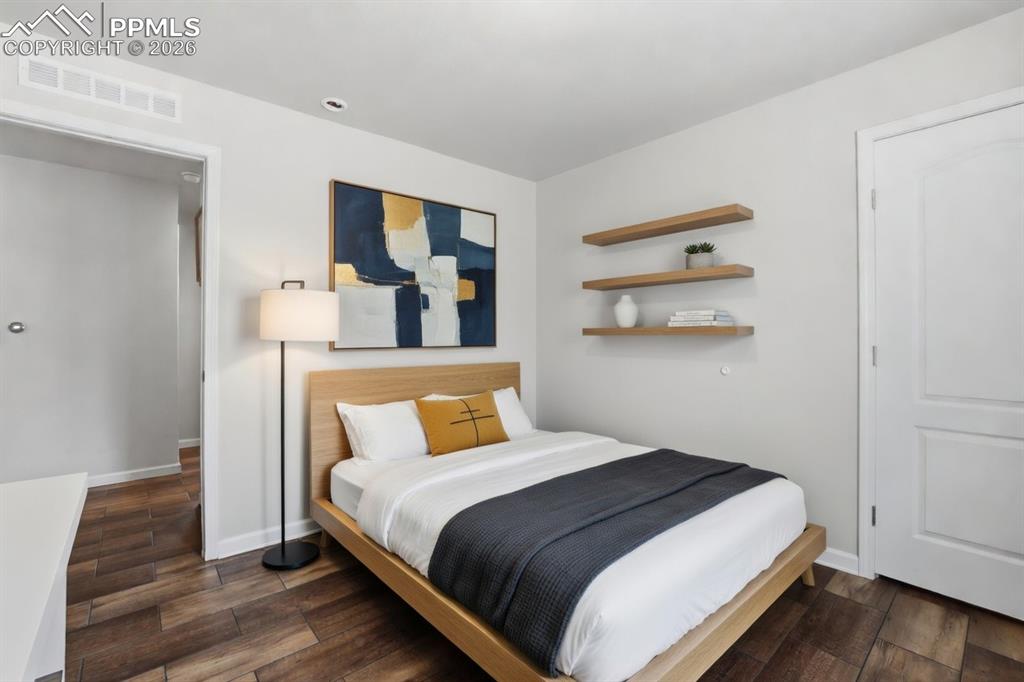 Image 7 of 49: Bedroom