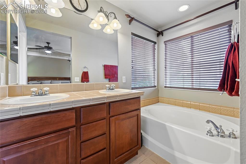 Image 16 of 37: Bathroom