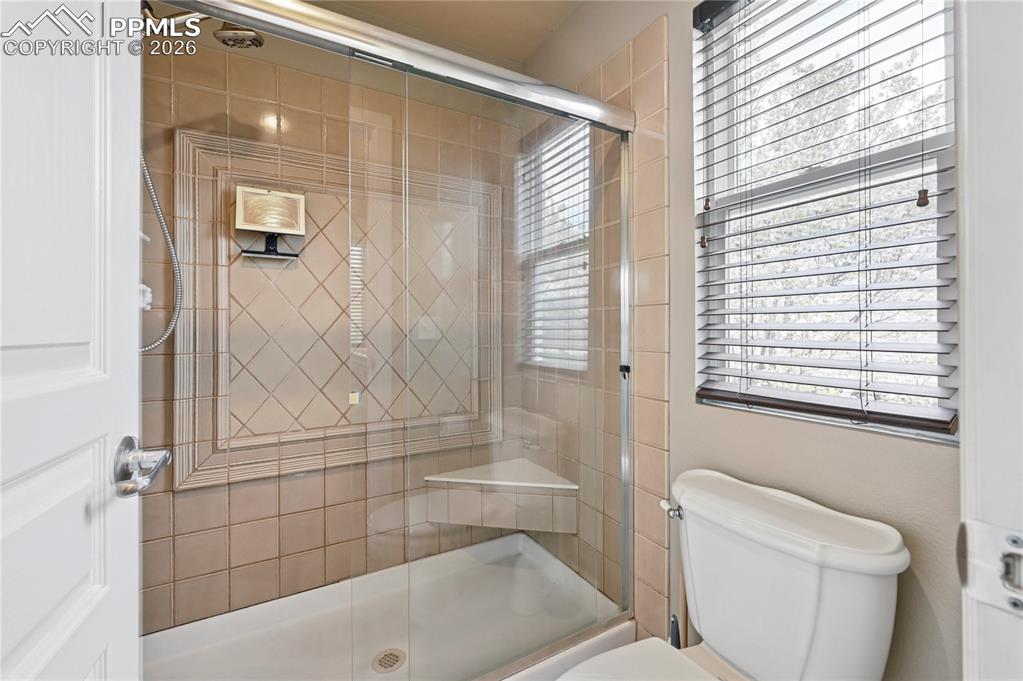 Image 17 of 37: Bathroom