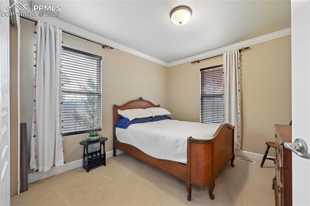 Image 22 of 37: Bedroom