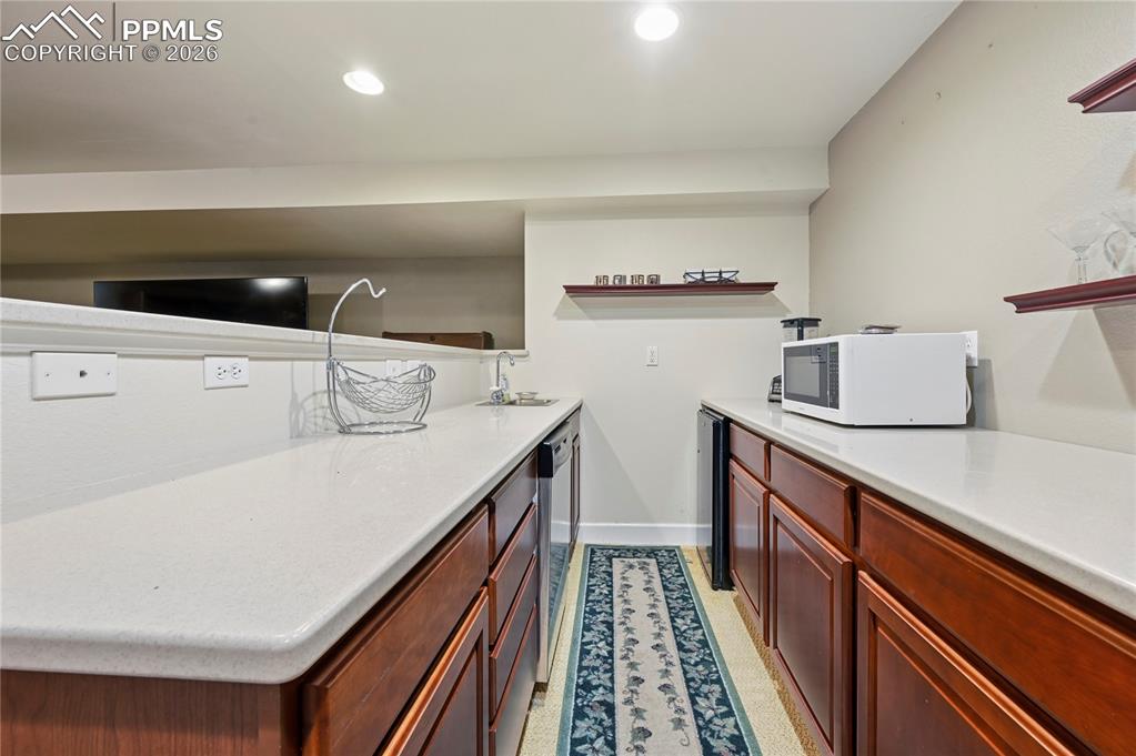 Image 27 of 37: Laundry