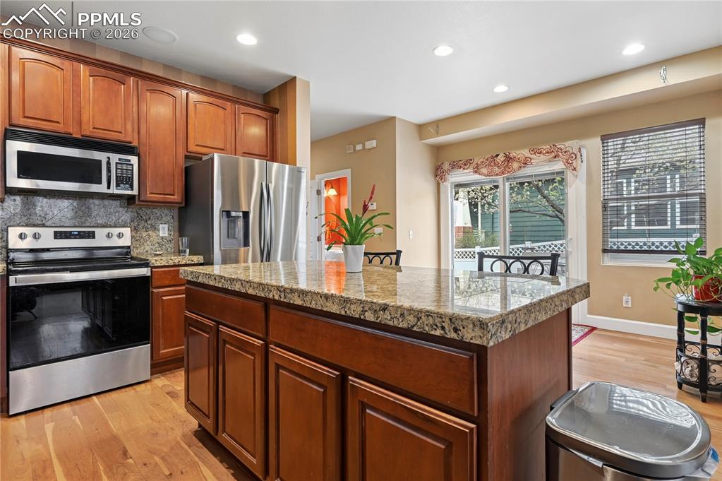 Image 7 of 37: Kitchen