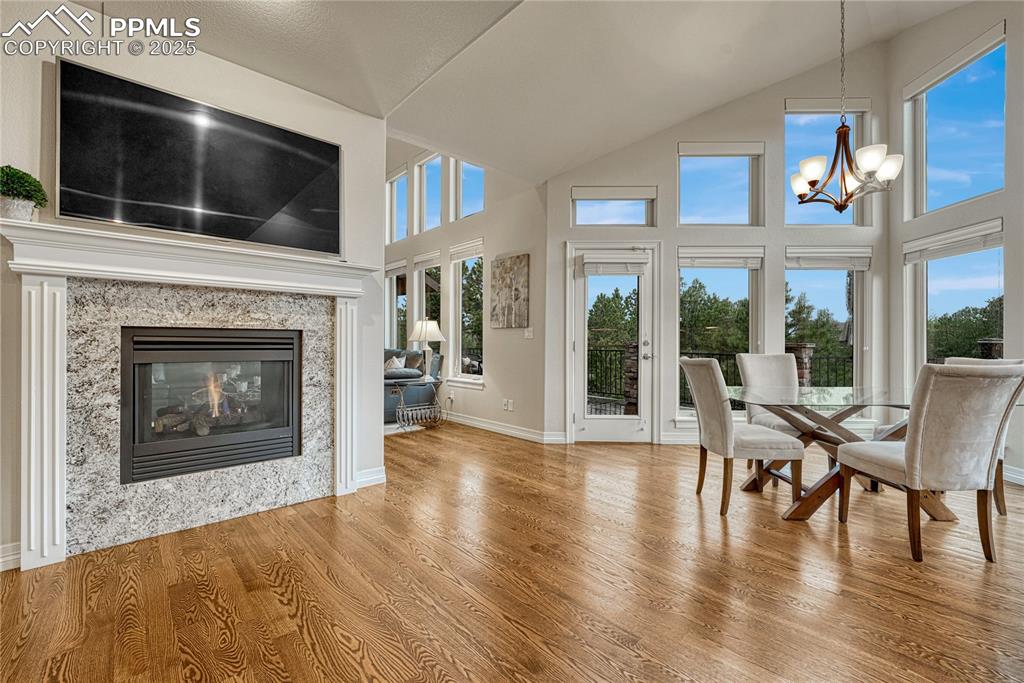Image 10 of 48: Dining Area