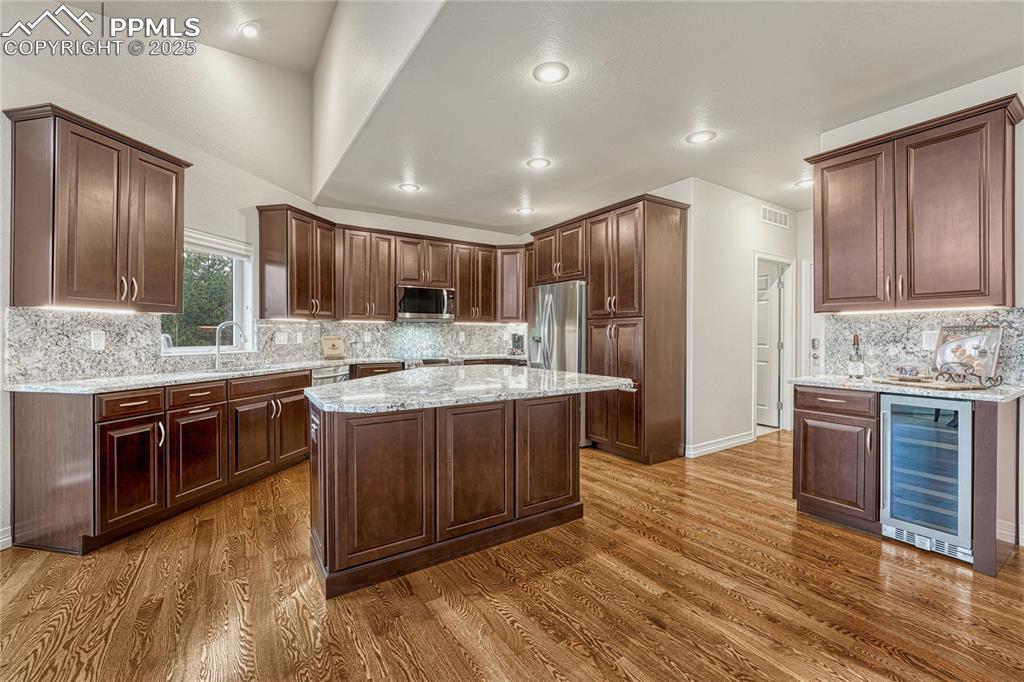Image 13 of 48: Kitchen