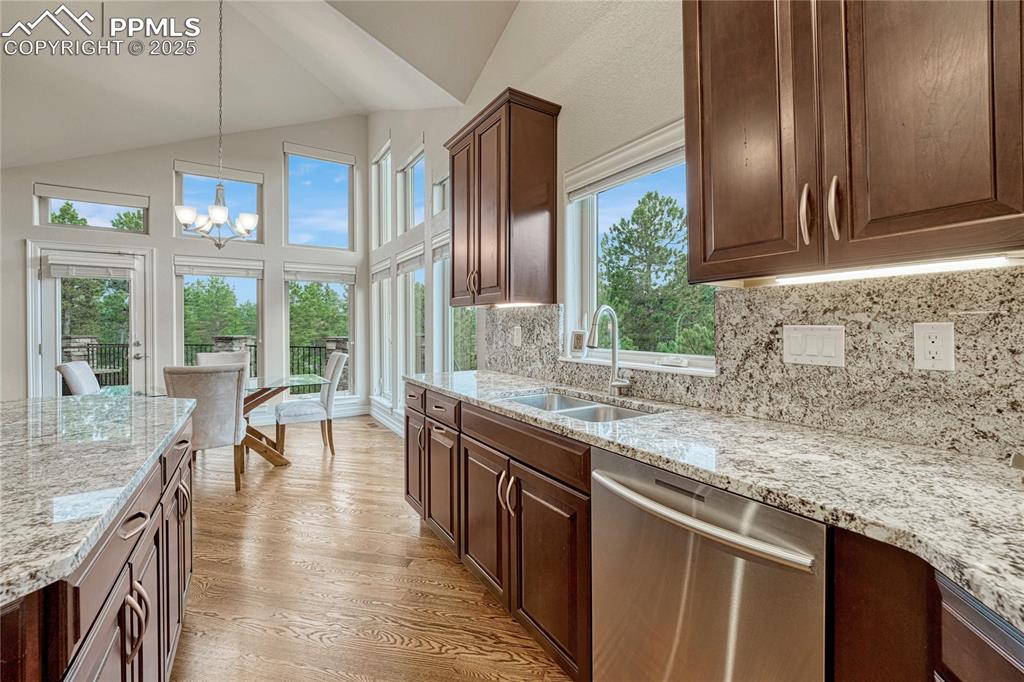 Image 14 of 48: Kitchen