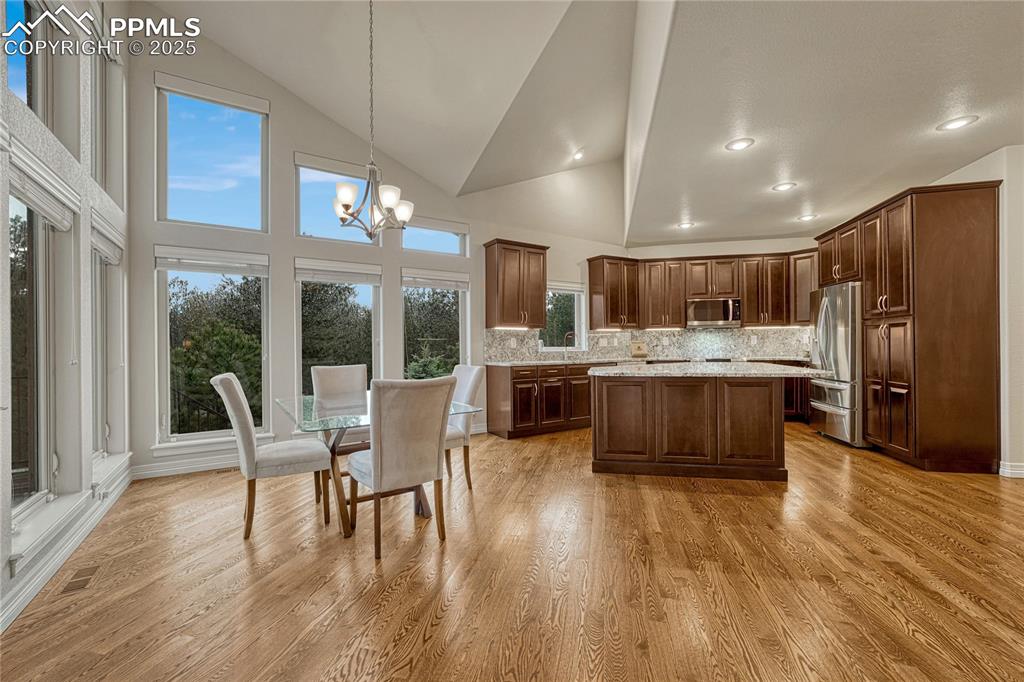 Image 15 of 48: Kitchen