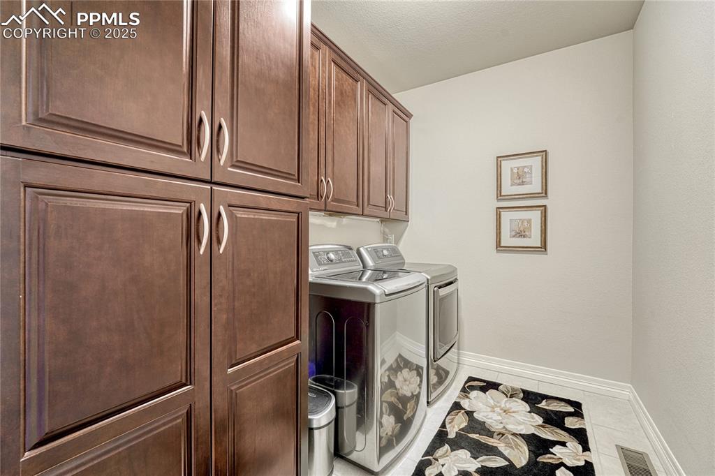 Image 18 of 48: Laundry