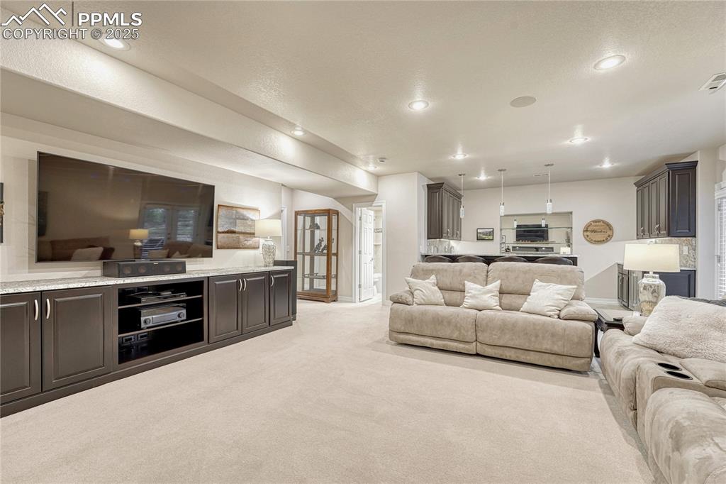 Image 32 of 48: Family Room