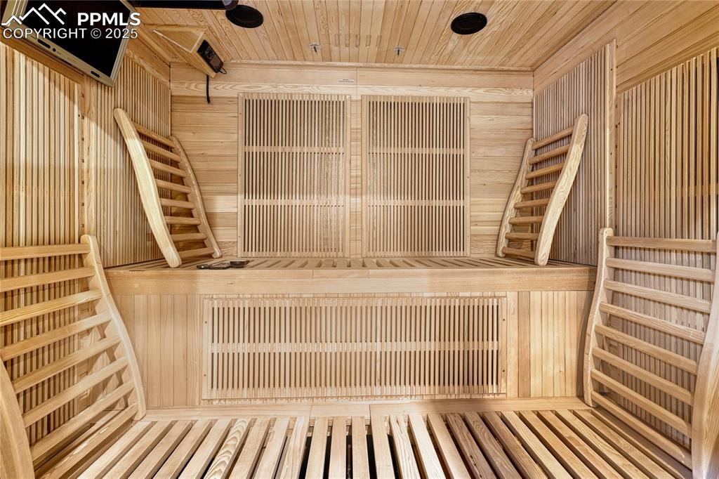 Image 36 of 48: Luxurious sauna with a TV!