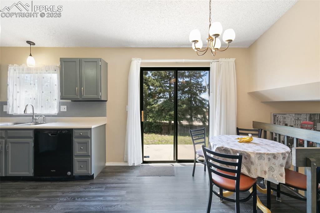 Image 13 of 41: Dining Area