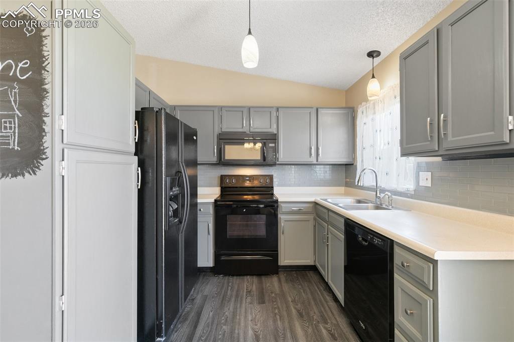 Image 15 of 41: Dining Area