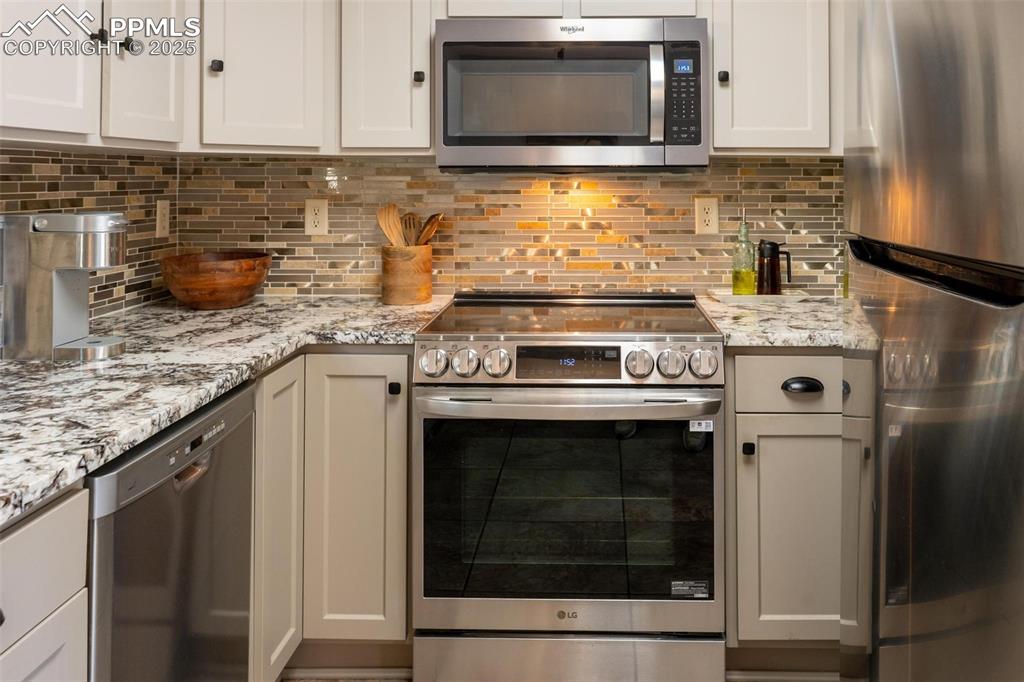 Image 13 of 44: Kitchen