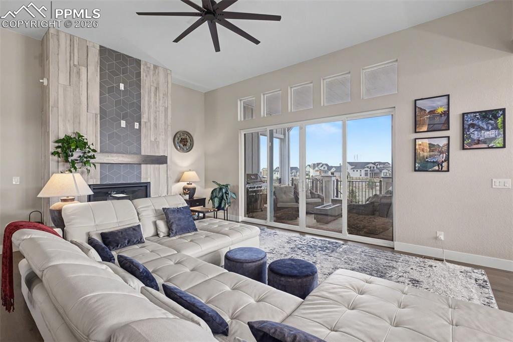 Image 11 of 50: Living Room