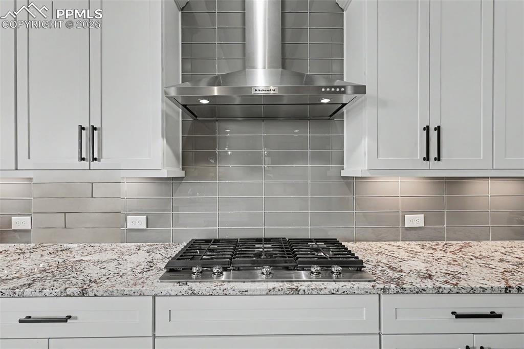 Image 17 of 50: Kitchen