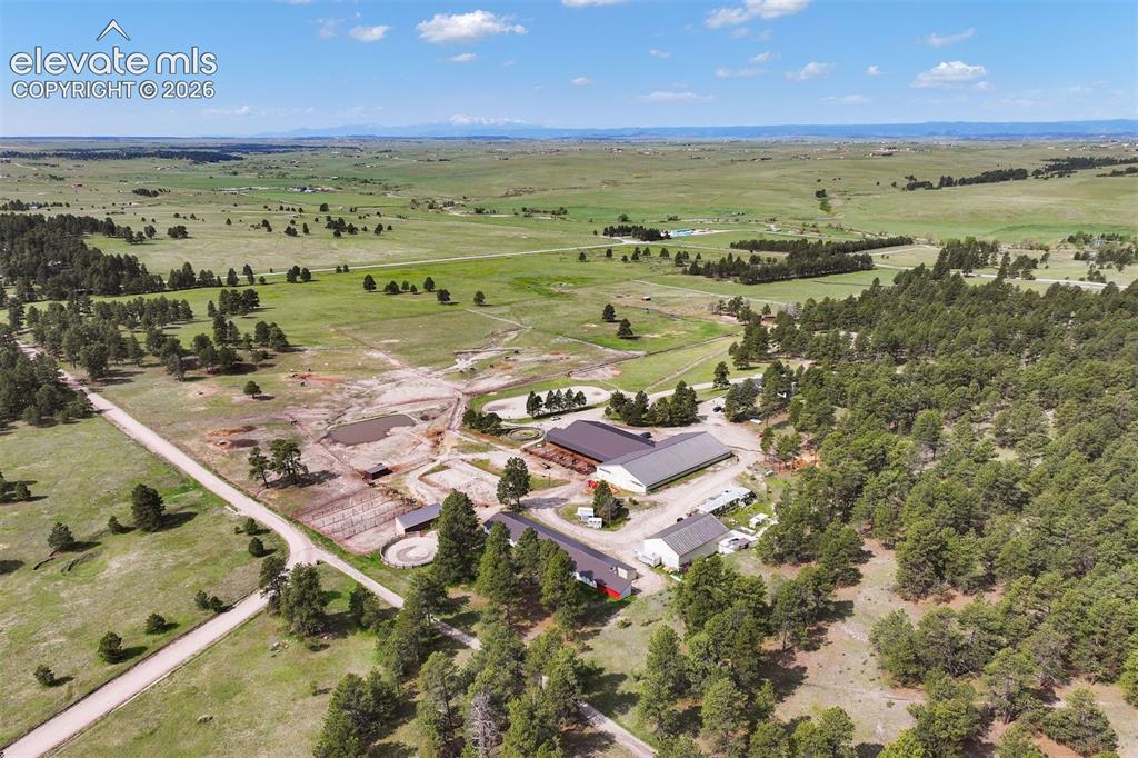 Image 36 of 36: Just five minutes from Elizabeth, with groceries and local staples close at