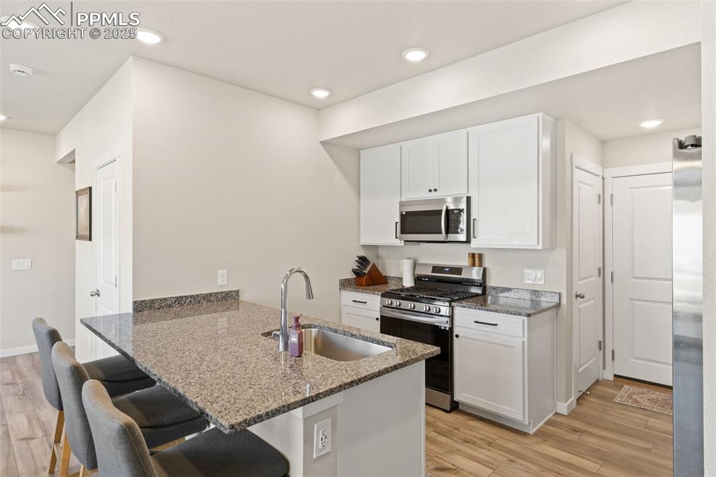 Image 10 of 32: Kitchen