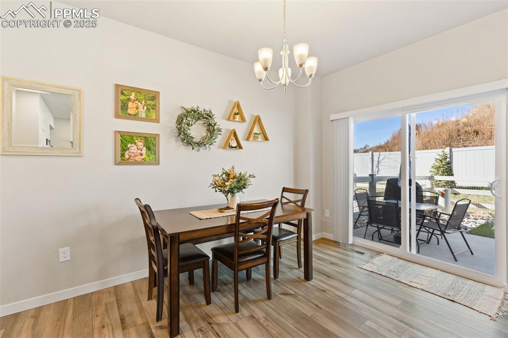 Image 15 of 32: Dining Area