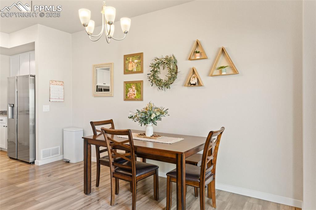 Image 16 of 32: Dining Area