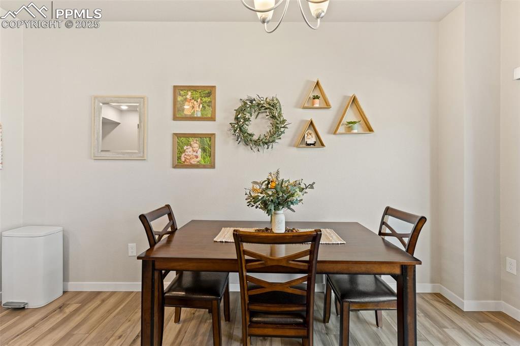 Image 17 of 32: Dining Area